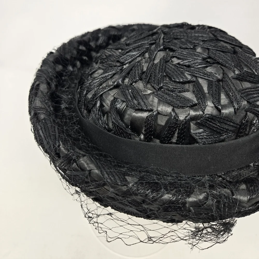 VINTAGE 1950 PASADENA HATS BLACK WOVEN STRAW BOATER HAT VEIL WOMEN OS WHIMSIGOTH